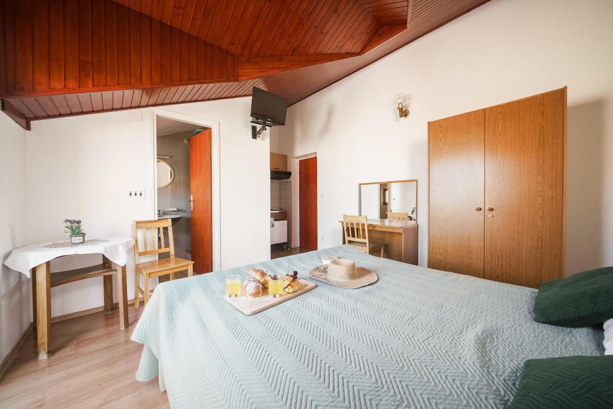 Apartment And Rooms Mrkovic Vodice Exterior foto