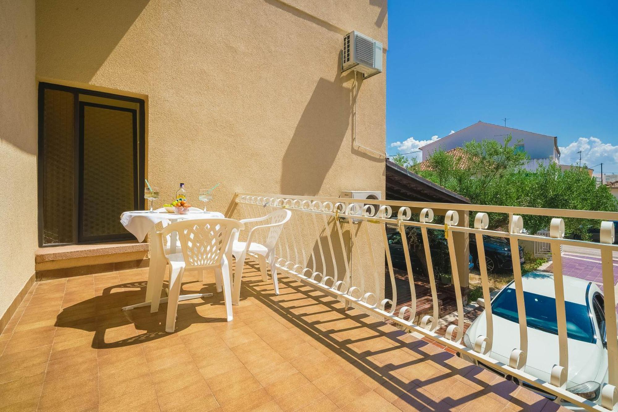 Apartment And Rooms Mrkovic Vodice Exterior foto